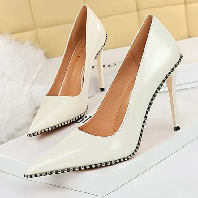 BIGTREE Classic Rivet Faux Leather Pointed Toe Shoes