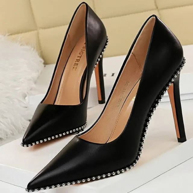 BIGTREE Classic Rivet Faux Leather Pointed Toe Shoes