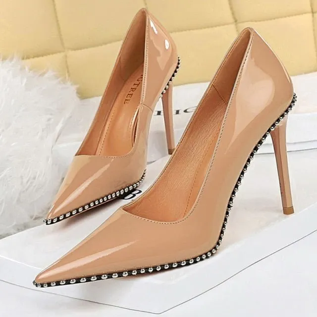 BIGTREE Classic Rivet Faux Leather Pointed Toe Shoes